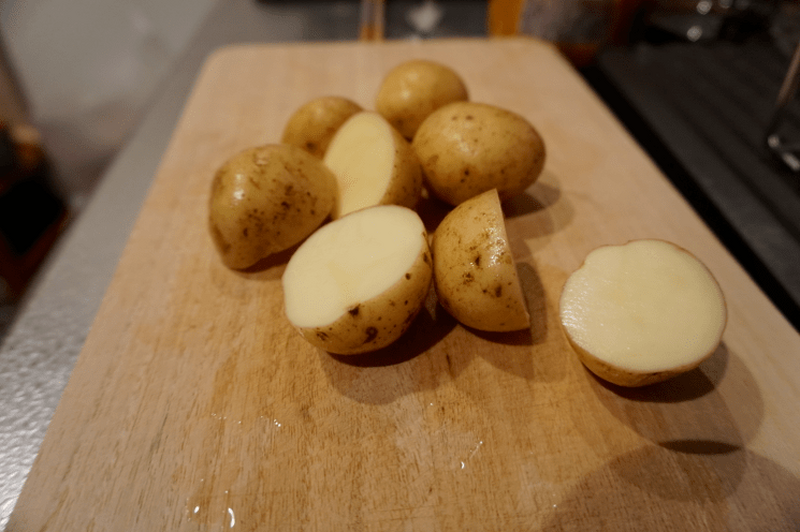 【レシピ】とろとろお肉としみしみ新じゃがの「手羽じゃが」