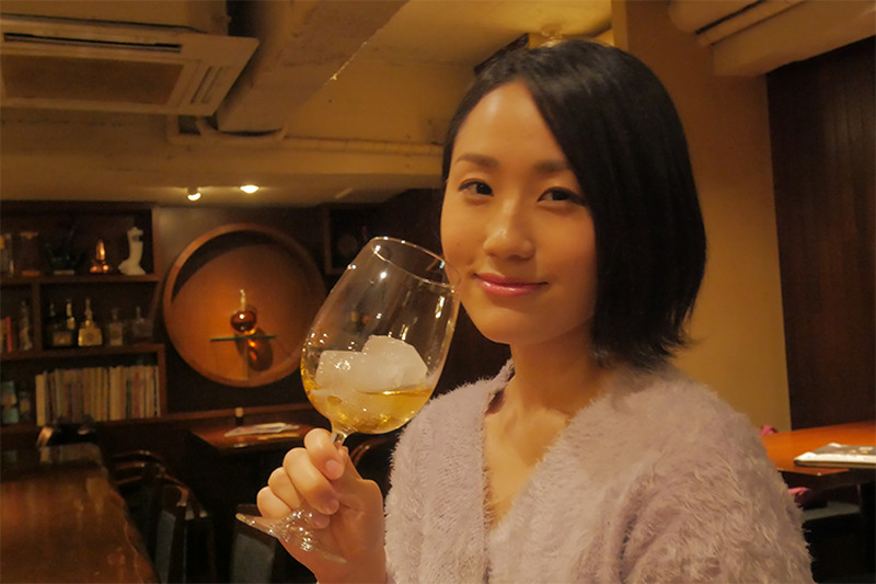 【完全保存版】女優・善知鳥いおがプロにウイスキーの美味しい飲み方を聞いてきた