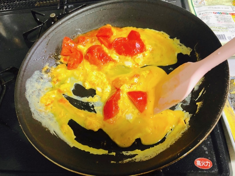 【レシピ】意外と知られてない中華料理！さっと炒めるだけの「トマトと卵の中華炒め」