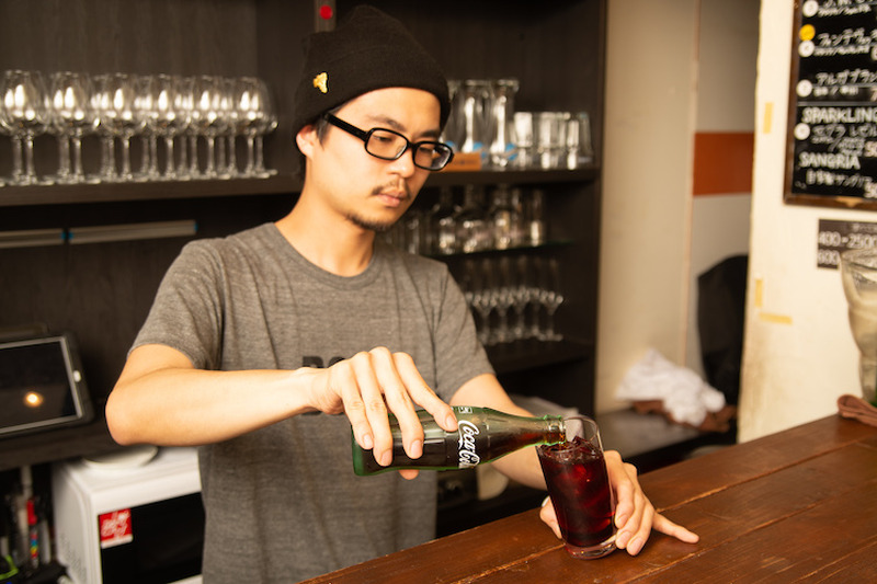 ロックやソーダ割りで楽しむのもアリ！？碓井 玲菜が夏にぴったりなワインの飲み方をソムリエに聞いてきた