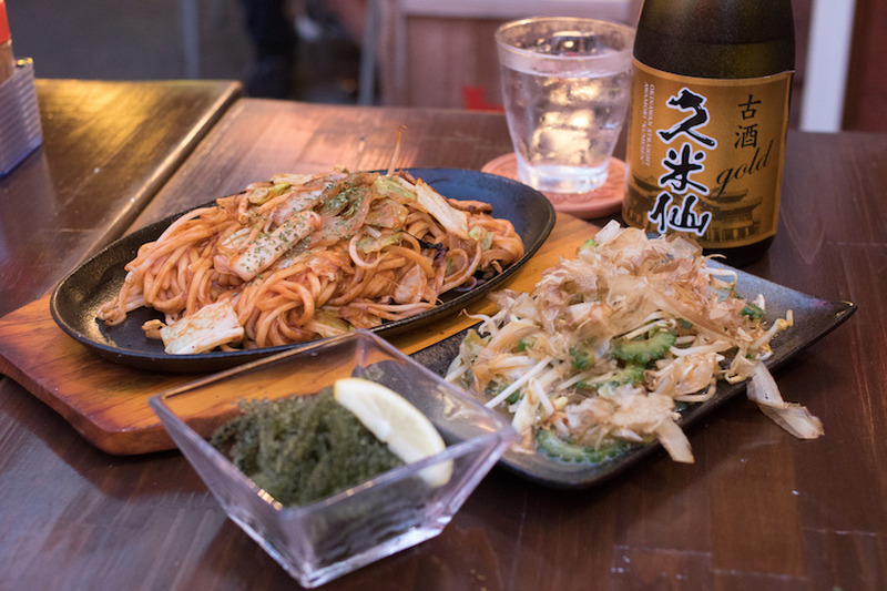 泡盛ガール&泡盛の女王と行く！沖縄酒場放浪紀