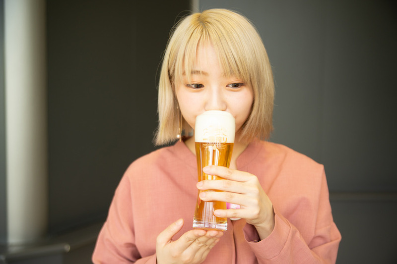 家の缶ビールが数倍美味くなる！？大矢梨華子がキリンビール工場で“三度注ぎ”を学んできた