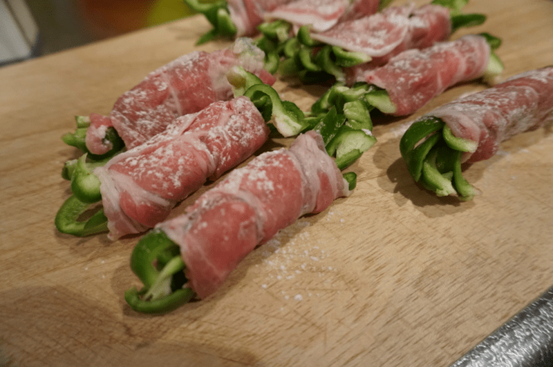 【レシピ】甘くて柔らかい旬野菜「肉巻きピーマンの塩焼き」