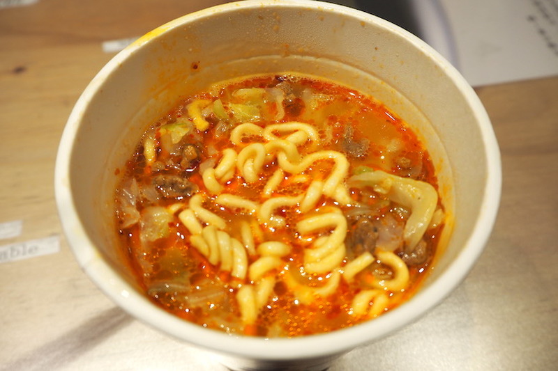 本当に辛いカップ麺はどれだ！激辛カップ麺9種をnomooo編集部で食べ比べてみた