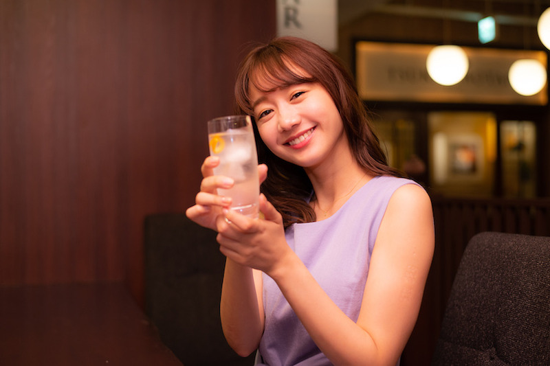 “日本イチ一緒に飲みたい美女” と話題！高田秋が日本酒カクテルの作り方をプロに教わってきた