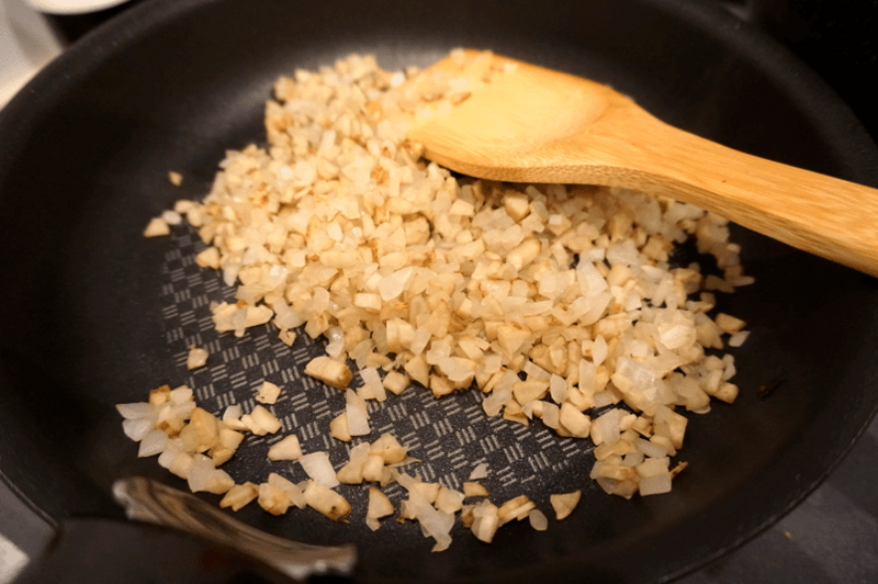 【レシピ】卵黄をとろり絡めてネットリ美味しい「鶏ごぼうつくね」