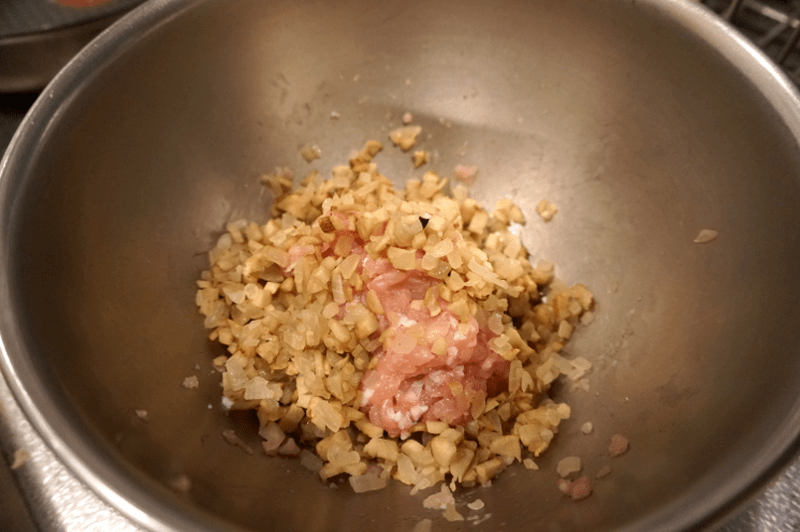 【レシピ】卵黄をとろり絡めてネットリ美味しい「鶏ごぼうつくね」