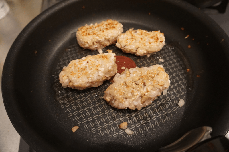 【レシピ】卵黄をとろり絡めてネットリ美味しい「鶏ごぼうつくね」