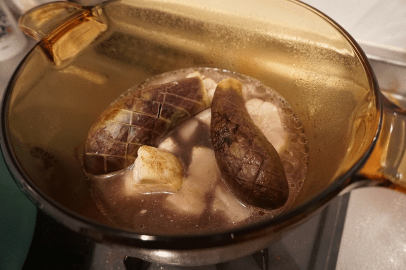 【レシピ】鍋でコトコトするだけ！「豚と丸ごと茄子のとろとろ煮」