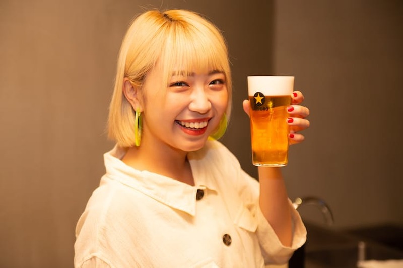 同じビールなのに味が違う！？大矢梨華子が「サッポロ生ビール黒ラベル THE BAR」でプロのビールの注ぎ方を体験してきた