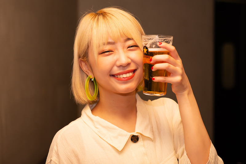 同じビールなのに味が違う！？大矢梨華子が「サッポロ生ビール黒ラベル THE BAR」でプロのビールの注ぎ方を体験してきた