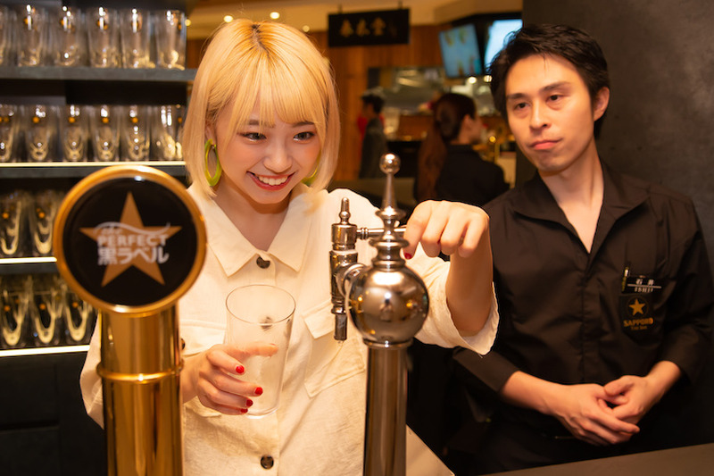 同じビールなのに味が違う！？大矢梨華子が「サッポロ生ビール黒ラベル THE BAR」でプロのビールの注ぎ方を体験してきた