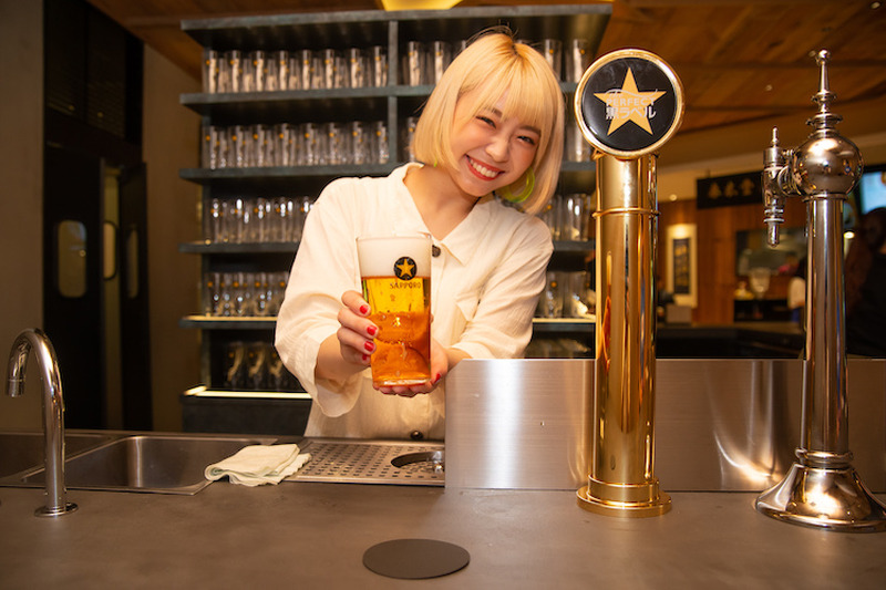 同じビールなのに味が違う！？大矢梨華子が「サッポロ生ビール黒ラベル THE BAR」でプロのビールの注ぎ方を体験してきた