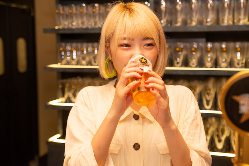 同じビールなのに味が違う！？大矢梨華子が「サッポロ生ビール黒ラベル THE BAR」でプロのビールの注ぎ方を体験してきた