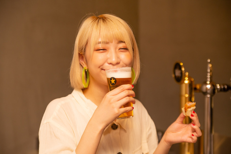 同じビールなのに味が違う！？大矢梨華子が「サッポロ生ビール黒ラベル THE BAR」でプロのビールの注ぎ方を体験してきた