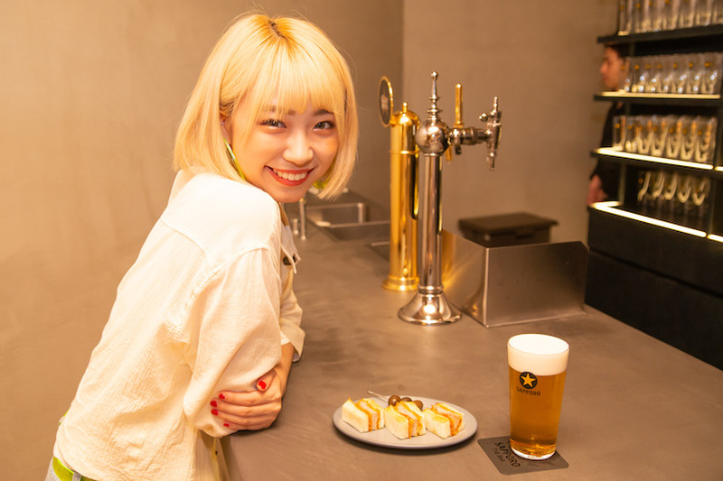 同じビールなのに味が違う！？大矢梨華子が「サッポロ生ビール黒ラベル THE BAR」でプロのビールの注ぎ方を体験してきた