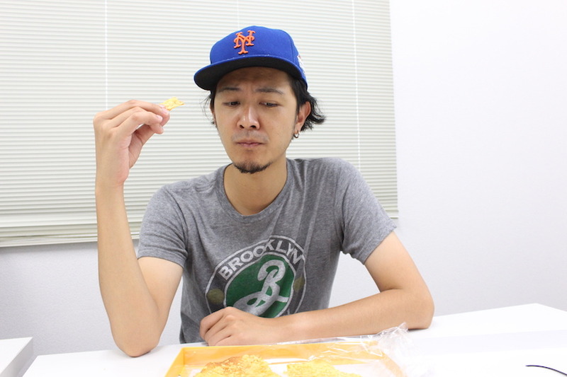 【レビュー】見た目はピザそのもの！？チーズの香ばしさぎっしの「パリパリチーズ」が美味しすぎた