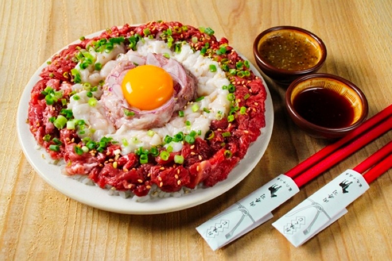 「生の馬肉ユッケ寿司（大）」が通常1500円→290円に！中野肉寿司へGO