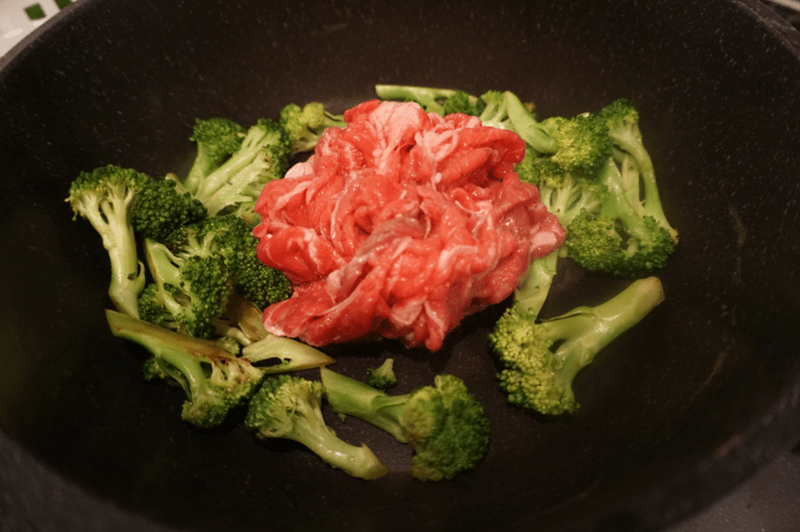 【レシピ】さっぱりなのにコク深い！「牛肉とブロッコリーのマスタード炒め」