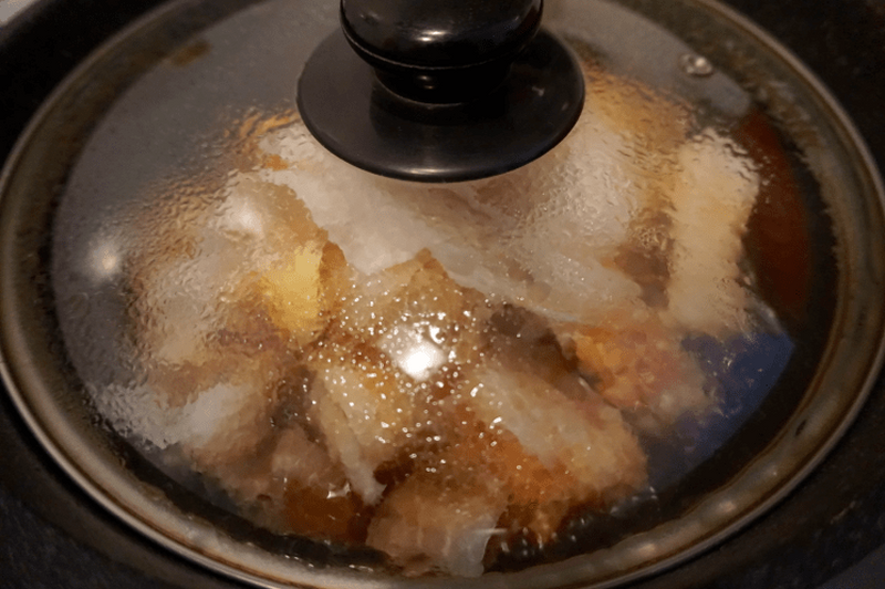 【レシピ】10分以内に完成！フライパン一つで魅惑の肴「焼き煮サーモン」