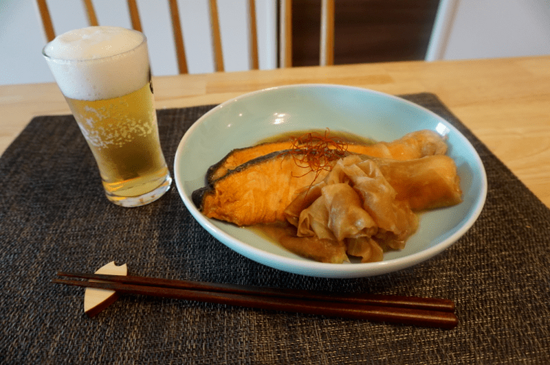 【レシピ】10分以内に完成！フライパン一つで魅惑の肴「焼き煮サーモン」