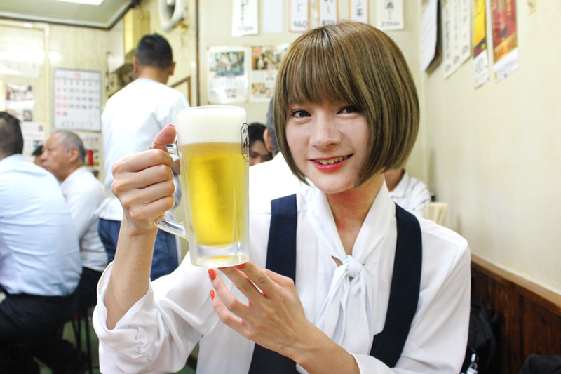 大衆酒場の魅力ってなんだろう？お酒好きタレント・今野亜美さんとサシ飲みして聞いてきた