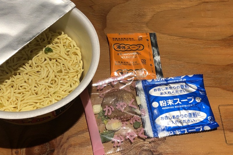 【レビュー】カップ油そば１位のアイツがラーメンで登場！「明星 ぶぶか 豚丸 豚骨醤油らーめん」を食べてみた