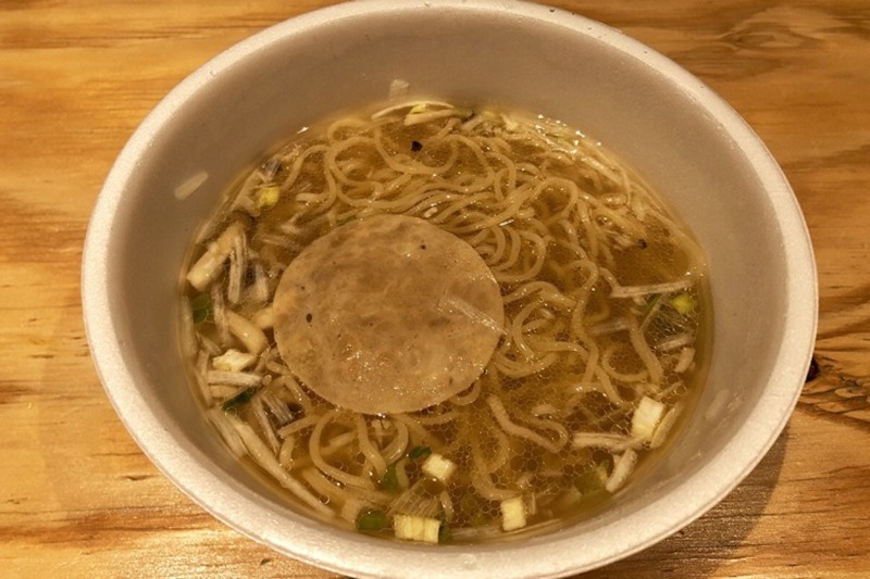 【レビュー】ミシュラン一つ星の味がカップラーメンで楽しめる！「金色不如帰 濃厚貝だし塩そば」を食べてみた