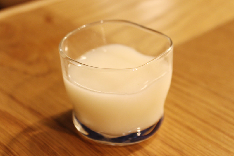 “しじみ出汁”のおでんだから酒を飲んでもプラマイゼロ説。六本木「おでん屋 ずぶ六」で熱燗グイッと一人呑みしてきた