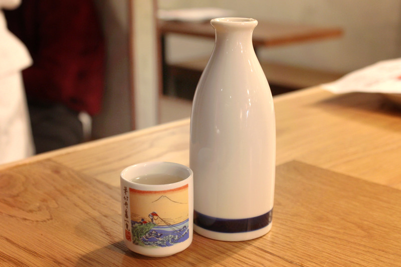 “しじみ出汁”のおでんだから酒を飲んでもプラマイゼロ説。六本木「おでん屋 ずぶ六」で熱燗グイッと一人呑みしてきた