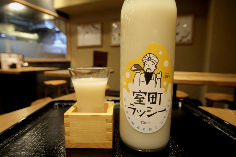 飲めるうどん屋！「山下本気うどん」の「白いクリームチーズカレーうどん」と日本酒のペアリングが最高だった