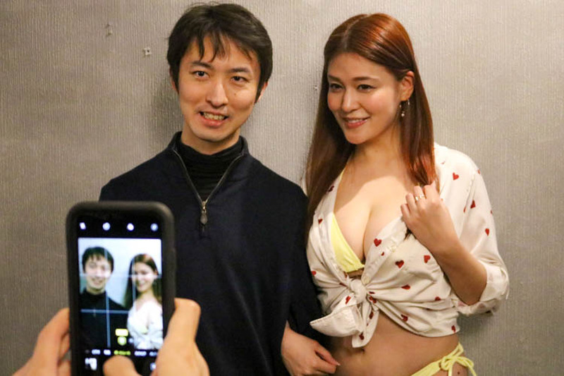 AV女優がビジネス交流会にやって来た！？渋谷「KOBUSHI BEER LOUNGE ＆ BAR」に潜入取材