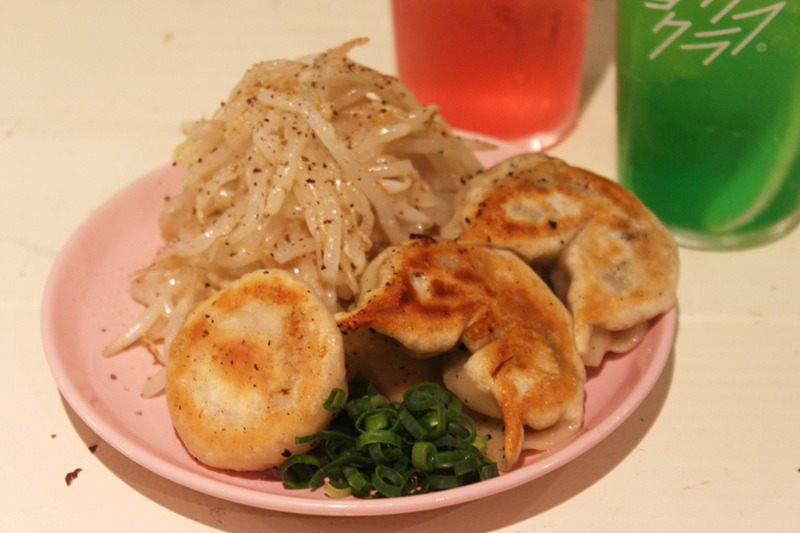 SNS映えする餃子専門店！？「トーキョーギョーザクラブ」は飲んべえにも寄り添ってくれる酒場だった
