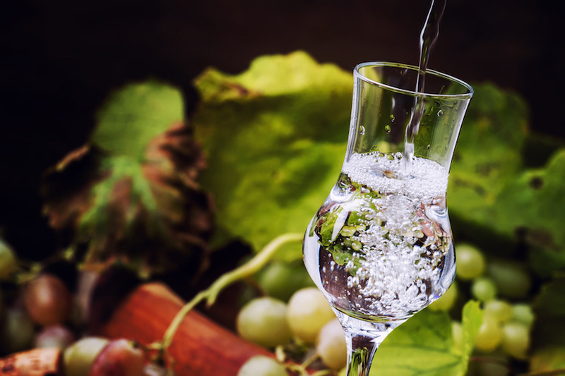 イタリアのお酒・グラッパってなに？美味しい飲み方や豆知識をご紹介 | nomooo（ノモー）