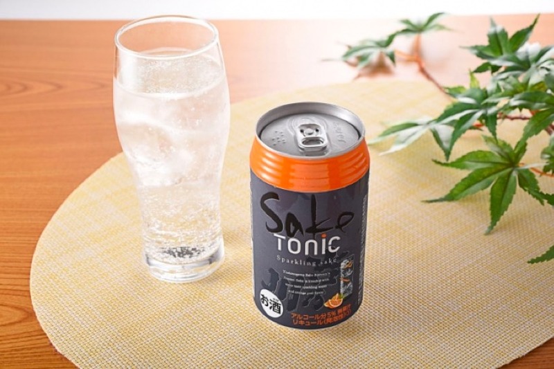 夏に飲みたい日本酒「SAKE TONIC」「酒蔵の淡雪スパークリング」がファミマで限定発売！