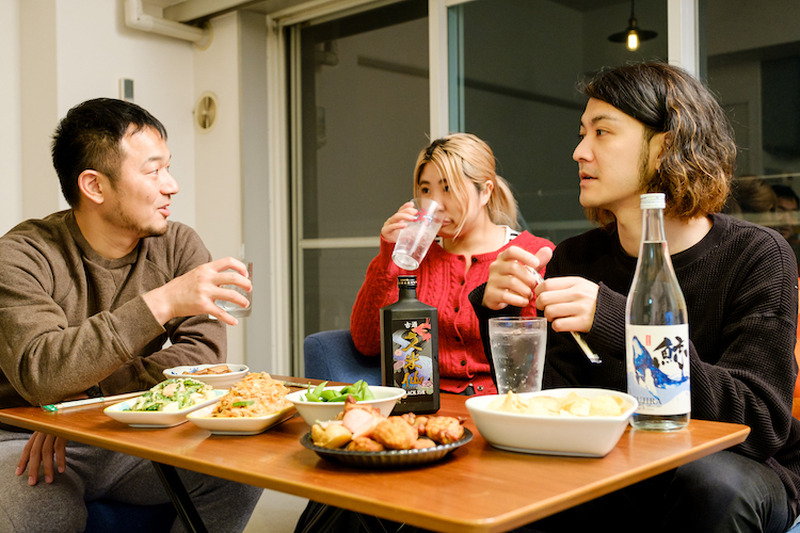 自宅にいながら沖縄気分！泡盛×沖縄料理の宅飲みでリモート沖縄旅行してみた