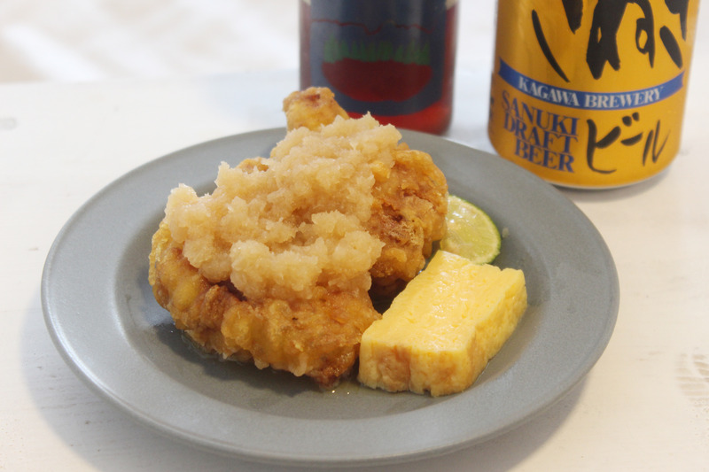 酒弁vol.2：コンビニ惣菜で味変！夏限定「丸亀うどん弁当」でカップ酒と缶ビール