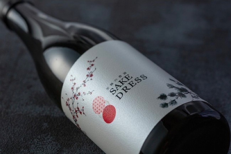 徹底的に香りを追求した日本酒ブランド「SAKE DRESS」のクラファン実施！