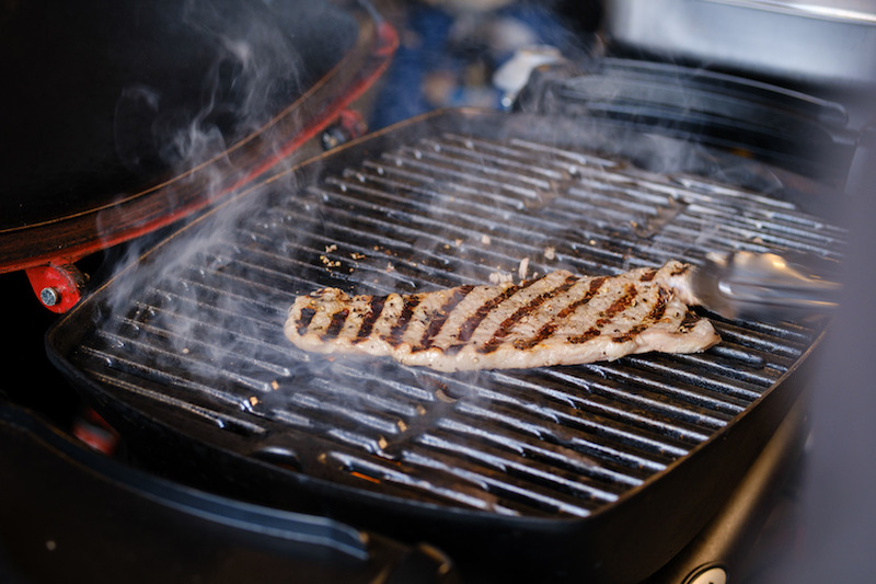 【8/29は“焼肉の日”】日本のBBQとは違う！？豪快なグリル料理をチリワイン『インドミタ』で楽しもう