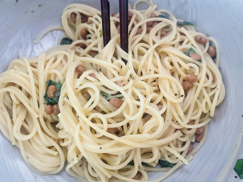 【レシピ】シメにも最高な創作パスタ！「納豆とバジルのパスタ」