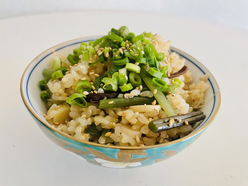 【レシピ】材料を混ぜて炊くだけ！シメにも最高な「山菜炊き込みご飯」