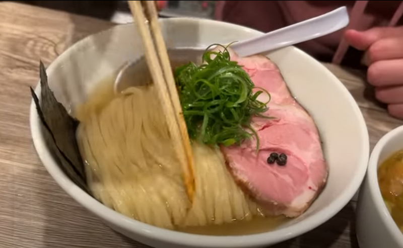 【動画あり】もっと早く行くべきだった...。ラーメンが絶品すぎる！宮崎料理居酒屋「だれやめや」に行ってきた