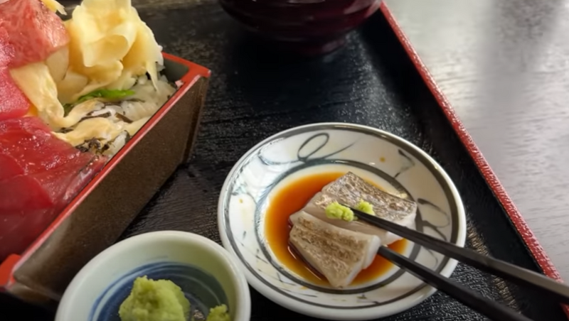 【動画あり】毛ガニが乗った舟盛り丼が1,980円！？破格過ぎる酒場食堂「飯処魚善」に行ってきた