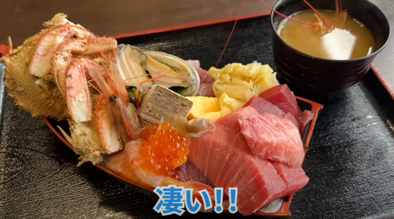 【動画あり】毛ガニが乗った舟盛り丼が1,980円！？破格過ぎる酒場食堂「飯処魚善」に行ってきた