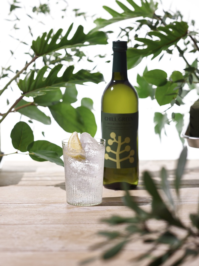 新感覚ボタニカル系麦焼酎「CHILL GREEN spicy&citrus」