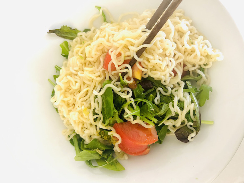 【レシピ】インスタントラーメンで作るタイ料理！「和風ヤムママー」