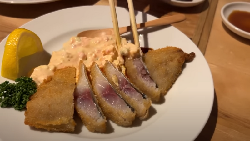 【動画あり】日本酒全て400円！生鰺レアフライが絶品の海鮮酒場「魚の店 オカモ倶楽部」に行ってきた