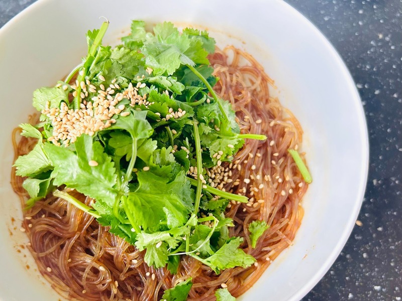 【レシピ】中国醤油がポイント！茹でて和えるだけの「春雨和え麺」