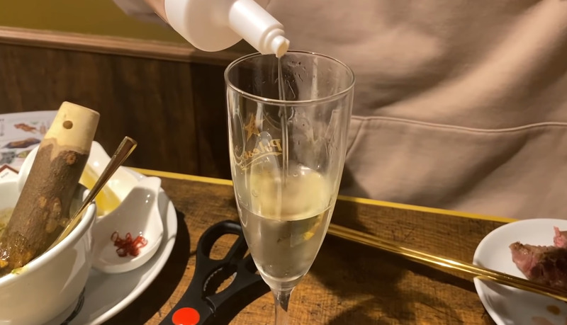 【動画あり】こんなの初めて！？卓上サーバーでスパークリングが飲み放題の新橋「ラムと泡」に行ってきた