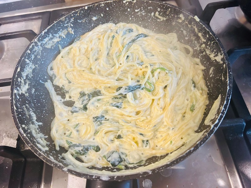 【レシピ】たった3ステップで完成！生クリームいらずの「ワンパンミルクパスタ」